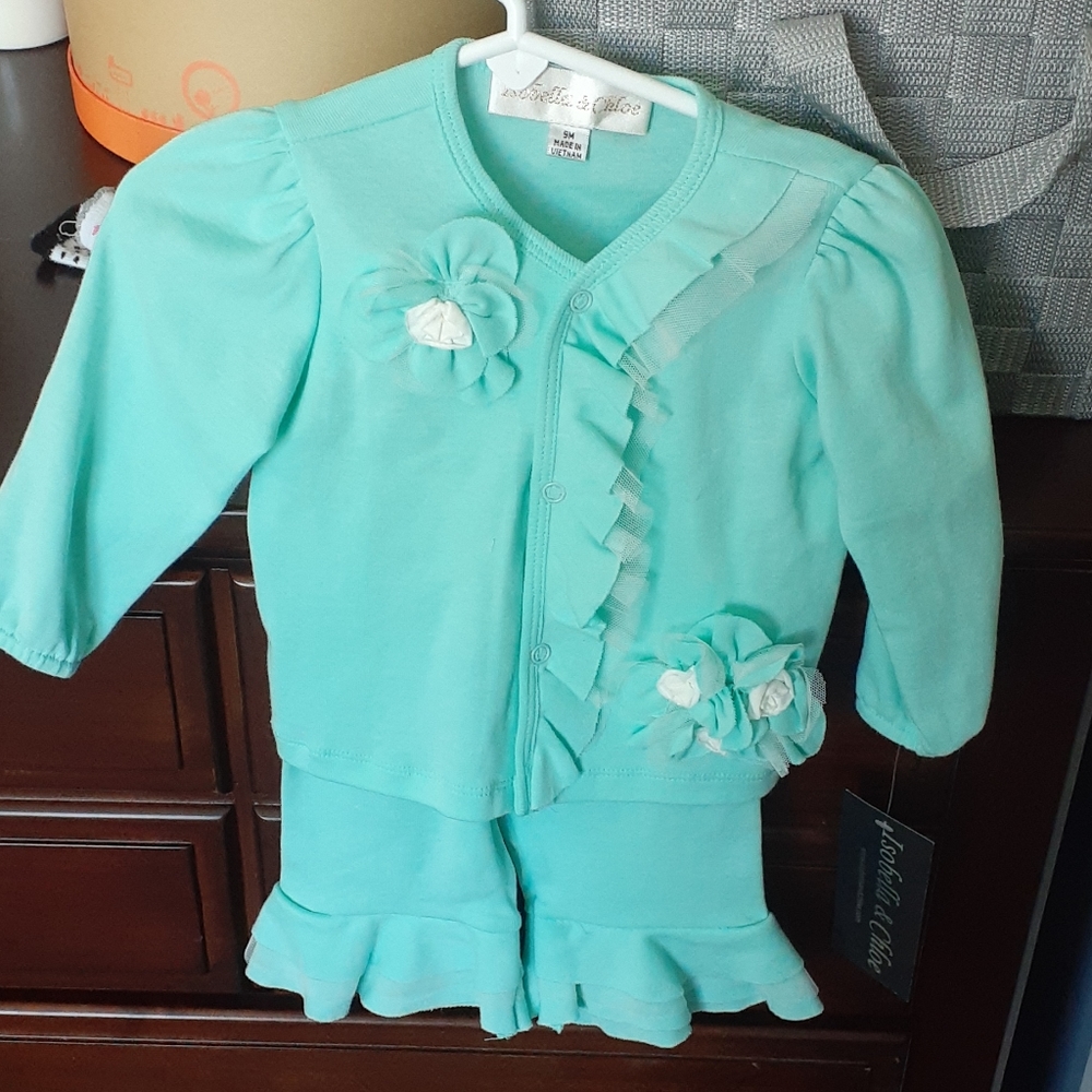Isabella and chloe 2 piece set.